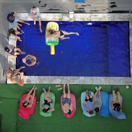 The Tipsy Gypsy Hostel Canggu Εξωτερικό φωτογραφία