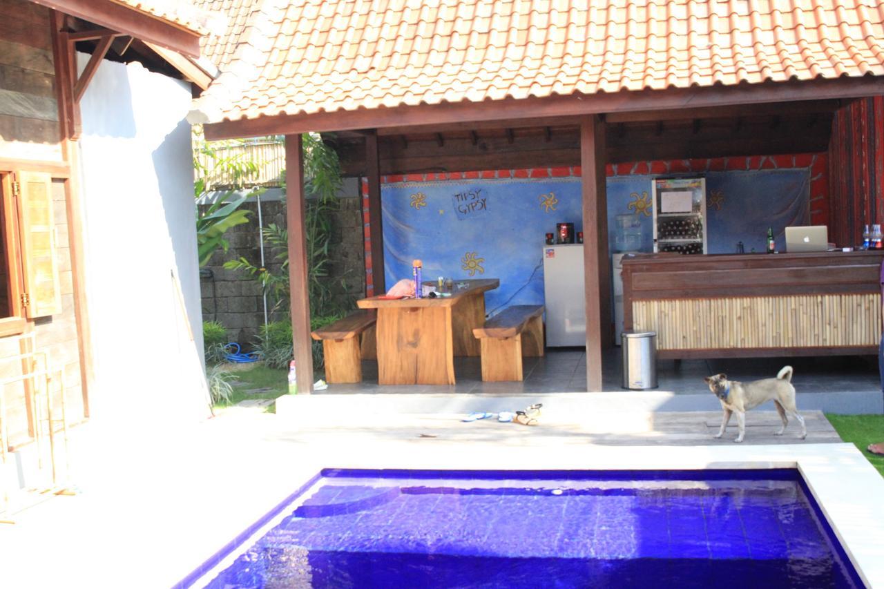 The Tipsy Gypsy Hostel Canggu Εξωτερικό φωτογραφία